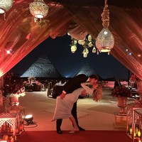 Aktris Sophie Turner akhirnya berani ‘go public’ dengan kekasih barunya, Peregrine Pearson setelah ia resmi bercerai dari Joe Jonas. Sophie memajang rangkaian foto mesra dengan Pearson di Instagram sebagai apresiasi sang kekasih di hari ulang tahunnya. Foto: dok. Instagram @sophiet