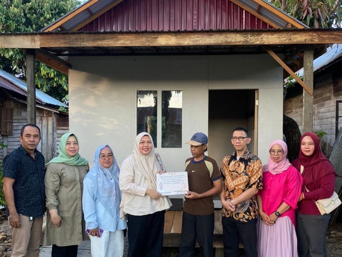 Srikandi Gerindra, Hj Mariana, Tinjau Penerima Manfaat Program Bedah Rumah