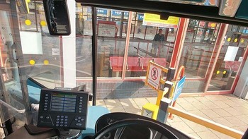 Area sopir taksi bus Inggris. Foto: Boredpanda