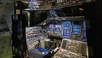 Kokpit Pesawat Ulang-Alik Endeavour Foto: Boredpanda