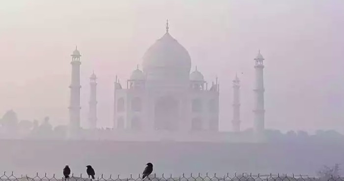 Taj Mahal tertutup polusi