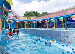 Long Weekend Bersama Anak di Bandung, Coba Main ke Kolam Renang Ini