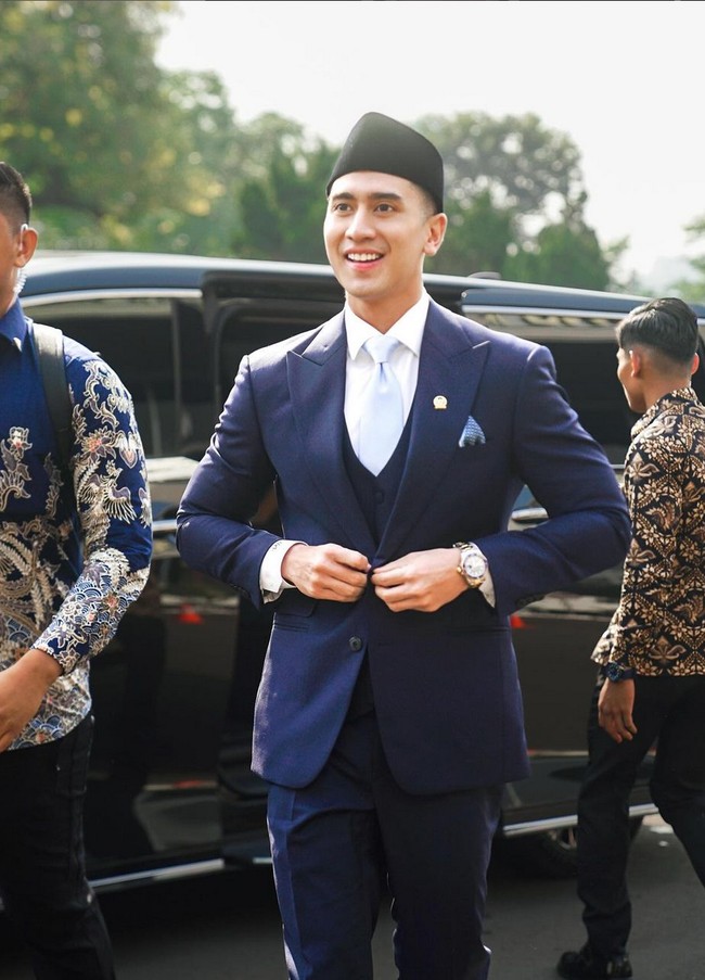 Pria 28 tahun ini merupakan anggota DPR dari fraksi Partai Amanat Nasional.  Foto: Instagram/@bramstavrl