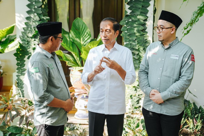 Abdul Ghofur-Firosyah Shalati Terima Pesan Jokowi untuk Jaga Lamongan
