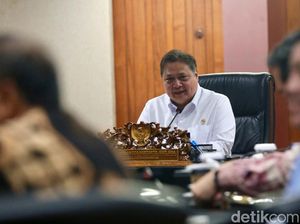 PMI Manufaktur Kontraksi 4 Bulan Berturut-turut, Airlangga Akui Daya Beli Lemah