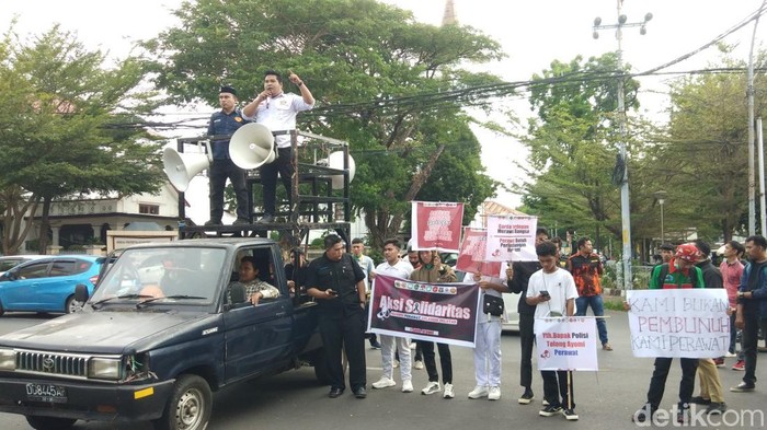 Aliansi Perawat Sulawesi Selatan (Sulsel), menggelar aksi solidaritas terkait kasus dua tenaga kesehatan (nakes) Rumah Sakit Khusus Daerah (RSKD) Dadi Makassar jadi tersangka tewasnya pasien ODGJ, Syahrullah (40).