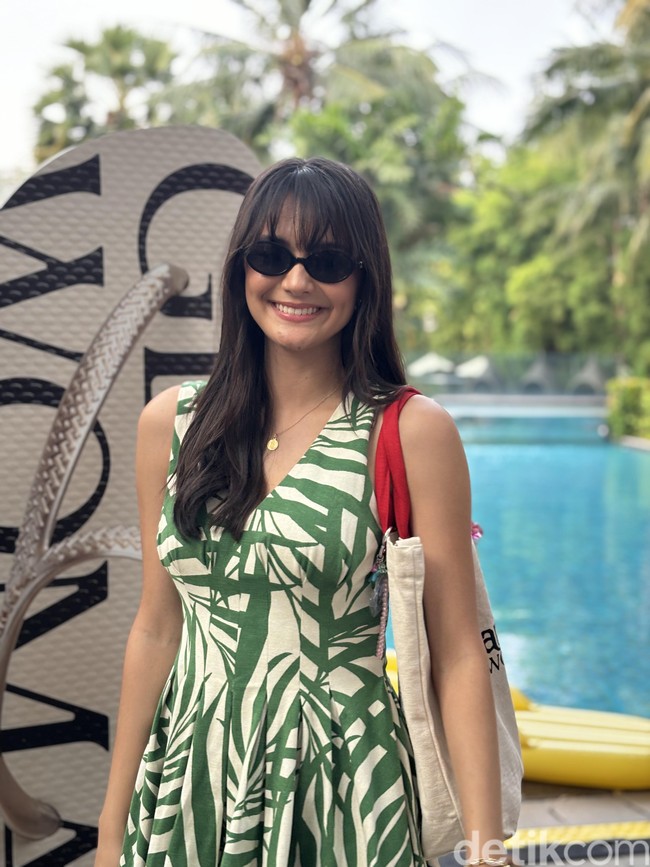 Amanda Rawles menghadiri acara perilisan sendal jepit hasil kolaborasi brand Brazil Havaianas dan brand Bangkok Gentlewoman di DoubleTree by Hilton Hotel Jakarta, Selasa (29/10/2024) kemarin. Foto: dok. R Chairini Putong/Wolipop