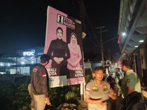 Satpol PP Palembang Tertibkan Ratusan APK Cagub-Cawakot yang Langgar Aturan