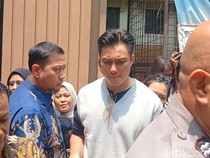 Muka Serius Baim Wong di Pengadilan Tanpa Kehadiran Paula Verhoeven