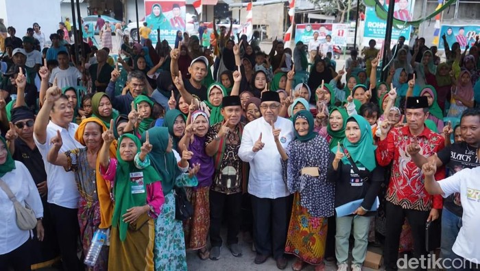 Cawagub NTB Musyafirin saat berkampanye di Sesela, Kecamatan Gunungsari, Lombok Barat, (30/10/2024)