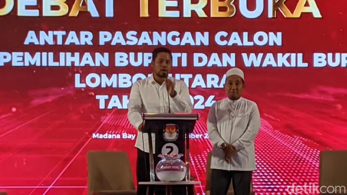 Danny Karter Febrianto dan Zaki Abdullah saat debat perdana Pilbup Lombok Utara, Rabu (30/10/2024).