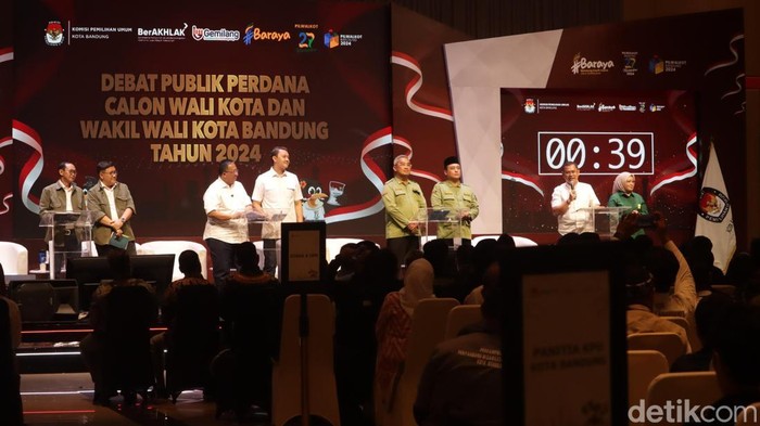 Debat Publik Perdana Pilwalkot Bandung 2024
