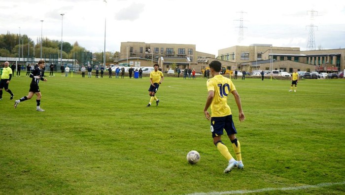 Debut Marselino Ferdinan bersama Oxford United U-21.