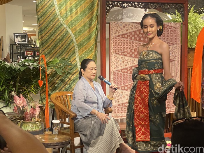 Desainer Obin di Ulang Tahun ke-17 Alun Alun Indonesia