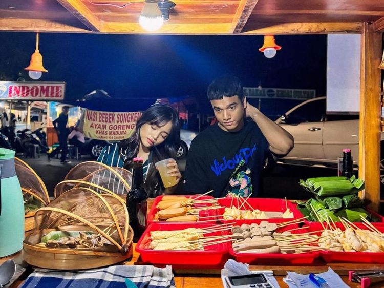 Fuji Nongkrong di Angkringan hingga Promosikan Rendang Mama Fuji