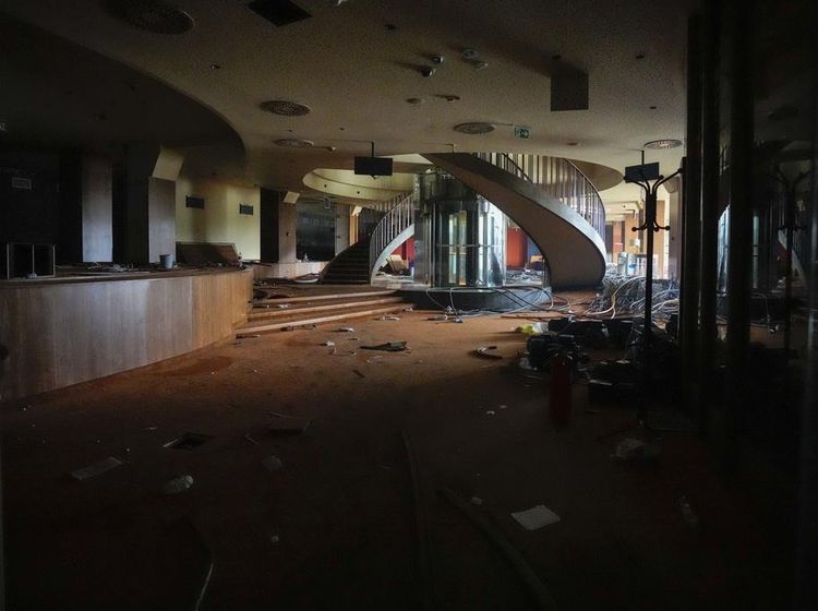 Hotel Yugoslavia yang Dulunya Favorit Bangsawan Kini Terbengkalai