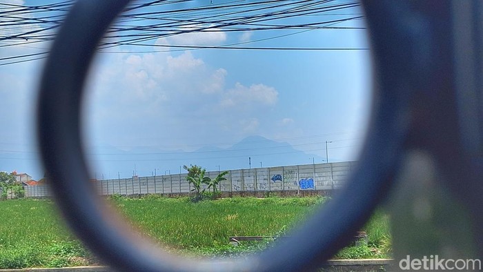 Jalan Spektakuler di Cikoneng, Kabupaten Bandung Jalan Spektakuler di Cikoneng, Kabupaten Bandung