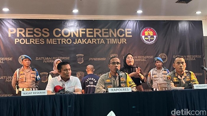 Kapolres Metro Jakarta Timur Kombes Nicolas Ary Lilipaly dalam jumpa pers di Mapolres Jaktim