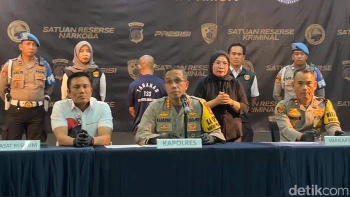 Kapolres Metro Jakarta Timur Kombes Nicolas Ary Lilipaly dalam jumpa pers di Polres Jakarta Timur (Ondang/detikcom).