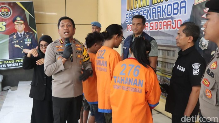 Kapolresta Sidoarjo, Kombes Christian Tobing dan keempat tersangka