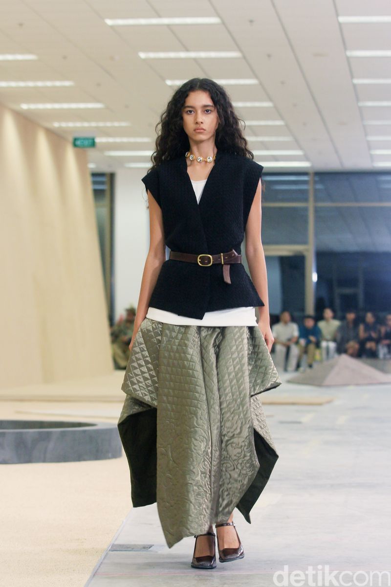 Koleksi Sapto Djojokartiko Spring/Summer 2025