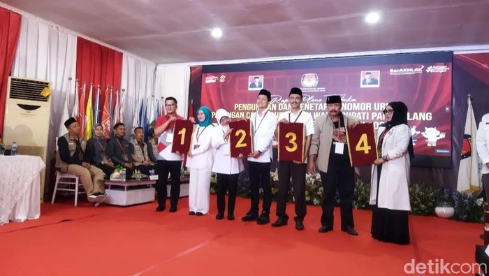 KPU Pandeglang menetapkan jadwal debat publik calon bupati dan wakil bupati Pandeglang. Empat pasangan calon mengungkapkan siap untuk mengikuti debat perdana. (Aris Rivaldo/detikcom)