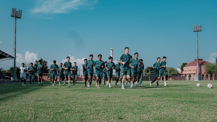Latihan Persebaya Surabaya jelang laga melawan PSIS Semarang