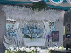 Pernikahan Viral Lengah Dikit Pindah Alam, Digelar Dekat Rel Kereta