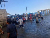 Jembatan Ambruk Saat Dilewati Timses Paslon di Maluku Tengah, 7 Orang Tewas