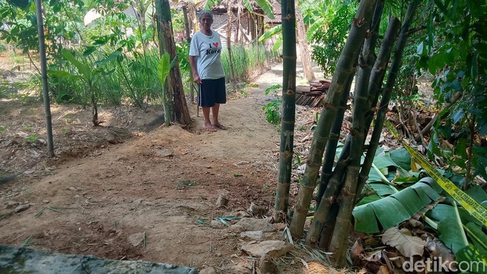 Lokasi penemuan mayat bayi yang dikubur di Kalikebo, Trucuk, Klaten, Selasa (29/10/2024).