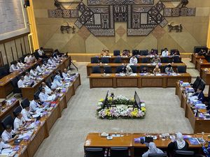 Video Anggota DPR Minta Menaker Jelaskan soal Sritex: Warning Bagi Usaha Lain