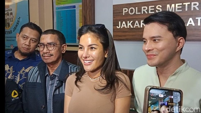 Nikita Mirzani saat ditemui di Polres Jakarta Selatan.