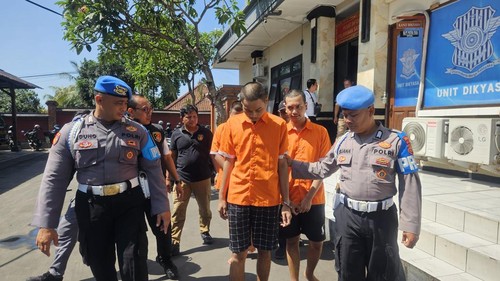 Para pelaku pencopetan HP saat konser di Keramas Aero Park dihadirkan saat konferensi pers di Polres Gianyar, Rabu (30/10/2024). (Putu Krista/detikBali)
