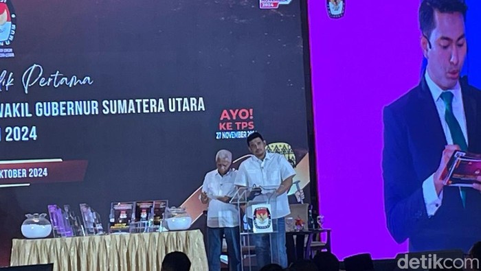 Pasangan calon urut nomor 1 Bobby-Surya saat debat. (M Hasbi Fauzi/detikSumut)