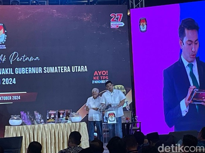 Pasangan calon urut nomor 1 Bobby-Surya saat debat. (M Hasbi Fauzi/detikSumut)