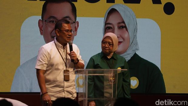 Pasangan Calon Wali Kota dan Wakil Wali Kota Bandung Arfi Rafnialdi - Yena Iskandar Ma'soem