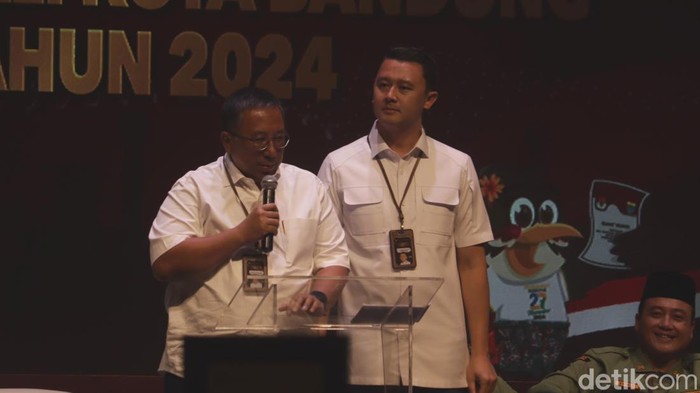 Pasangan Calon Wali Kota dan Wakil Wali Kota Bandung Haru Suandharu-Dani Wiriadinata