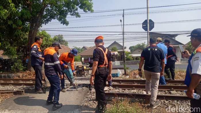 Pelintasan liar di Pasuruan ditutup