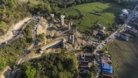 Pembangunan jalan layang sepanjang 200 meter tersebut ditargetkan rampung pada akhir Desember 2024.