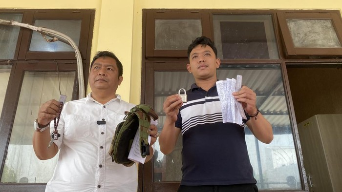 Penampakan Jimat yang Diduga Dipakai Begal agar Kebal
