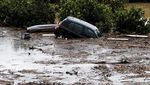 Penampakan Mobil-mobil Disapu Banjir di Spanyol