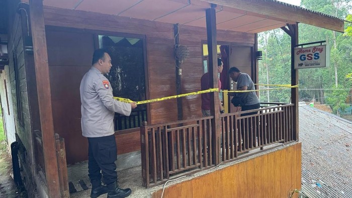 Polisi lakukan olah TKP suami bacok istri dan selingkuhan di Malang