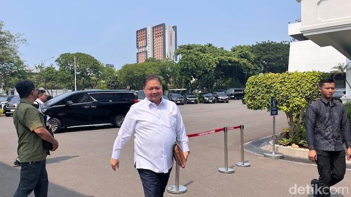 Presiden Prabowo Subianto memanggil sejumlah menteri siang ini ke Istana Negara, Jakarta. Prabowo akan menggelar rapat membahas kebijakan subsidi. (Eva Safitri/detikcom)