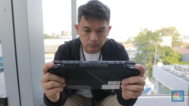Profil ROG Ally X (2024) | Gaming Handhelds. (CNBC Indonesia/Muhammad Sabki)
