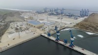 Pemandangan lokasi pembangunan pelabuhan yang didanai China, di Chancay, Peru, Selasa (29/10/2024). Pelabuhan raksasa milik China ini akan mempersingkat pelayaran Amerika Selatan ke China.