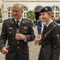 Sebagai bekalnya untuk menjadi pemimpin, tampaknya Elisabeth memang tengah dipersiapkan semaksimal mungkin. Putri Elisabeth juga telah menimba ilmu di Royal Military Academy. Ia mengikuti jejak ayahnya yang juga pernah menimba ilmu militer di sana ketika remaja. Foto: Instagram @belgianroyalpalace