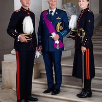 Wanita cantik itu mendapat gelar International Baccalaureate Diploma setelah menyelesaikan satu tahun pelatihan di bidang ilmu sosial dan militer. Dikatakan jika pelatihan itu berfokus pada empat komponen, yakni angkatan darat, angkatan udara, angkatan laut, dan medis. Foto: Instagram @belgianroyalpalace