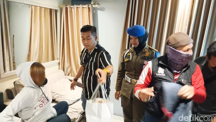 Razia pasangan bukan suami istri di kamar-kamar hotel dan apartemen di Kota Bandung