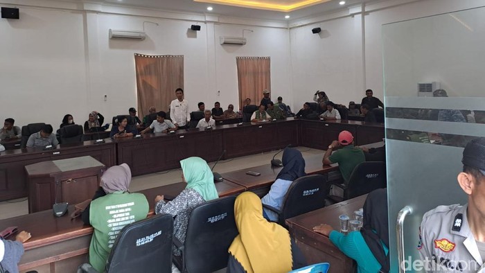RDP Ketua RT/RW dan Pemkot di Kantor DPRD Palopo.