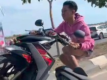 Remaja di Makassar Dilarikan ke RS gegara Kecelakaan Saat Freestyle Motor